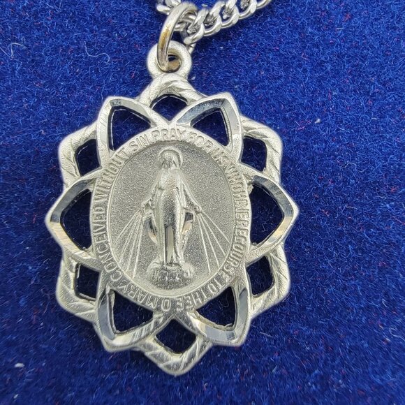 VINTAGE SILVER OUR LADY OF GRACE REGINA MIRACULOUS MEDAL NECKLACE PENDANT - Picture 3 of 7